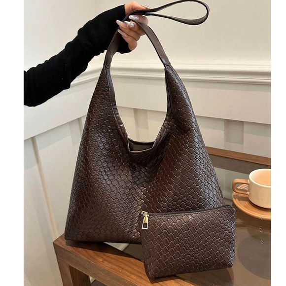 Luxe Vegan Leather Textured Shoulder Bag Set - Picture 7 of 13